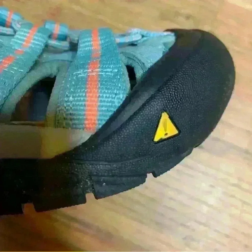 KEEN  Outdoor Youth Sport Sandal. Size 5 Aqua Blue and Orange.